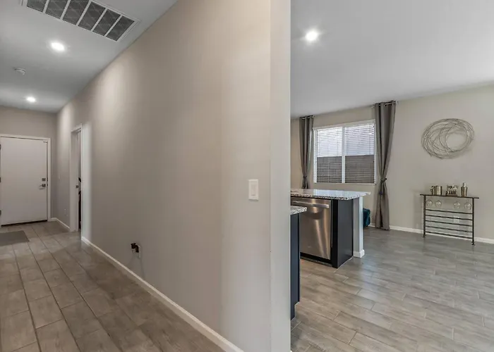 Entire 3 Beds & 2 Bath In Arizona Surprise