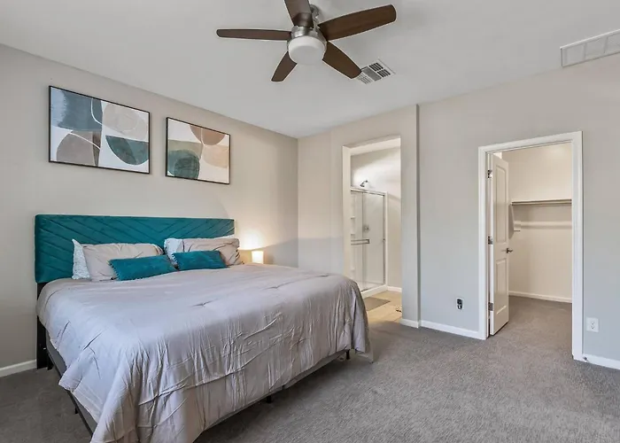 Entire 3 Beds & 2 Bath In Arizona Holiday home Surprise
